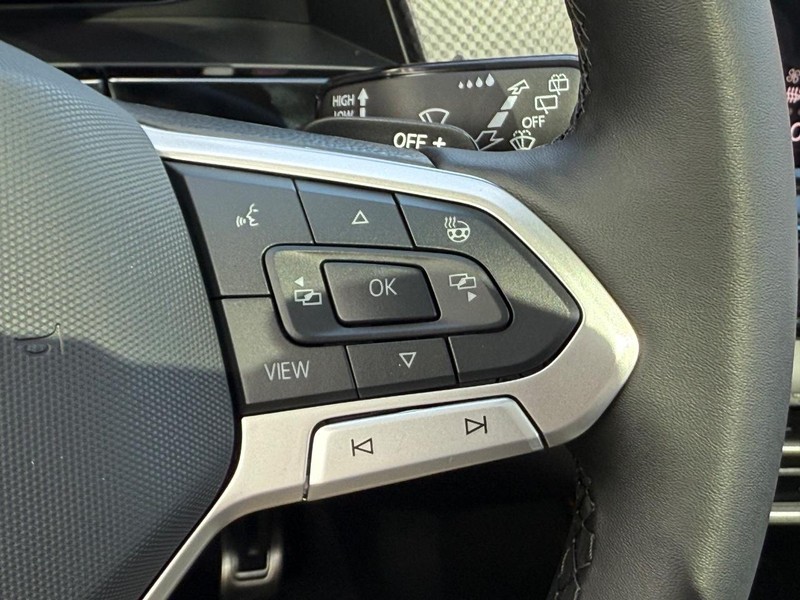 Volkswagen Atlas Vehicle Full-screen Gallery Image 13