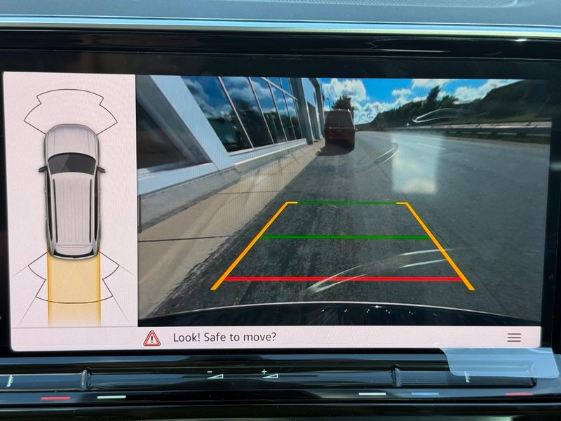 Volkswagen Atlas Vehicle Full-screen Gallery Image 14