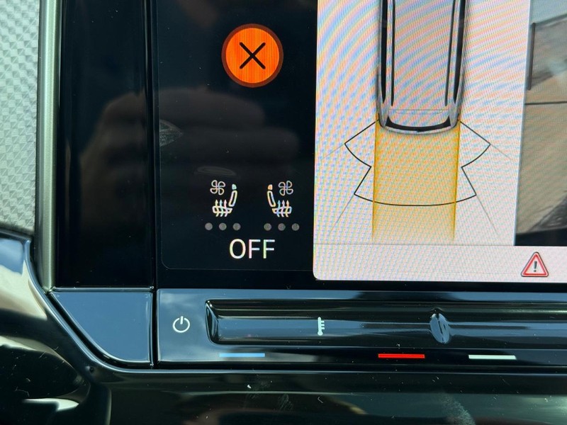 Volkswagen Atlas Vehicle Full-screen Gallery Image 15