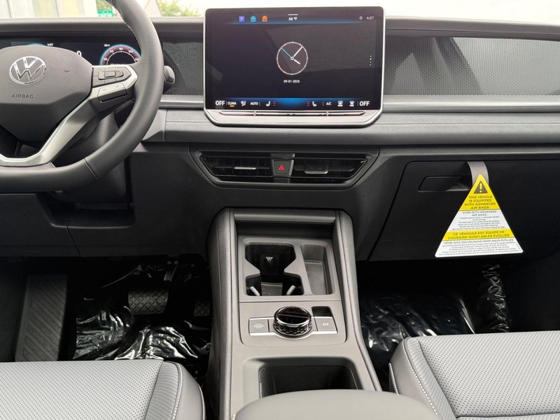 Volkswagen Tiguan Vehicle Full-screen Gallery Image 5