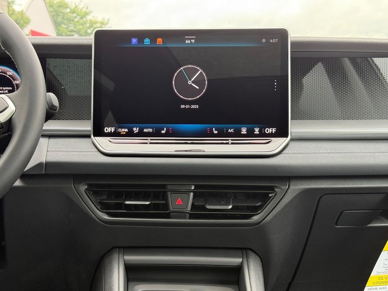 Volkswagen Tiguan Vehicle Full-screen Gallery Image 6