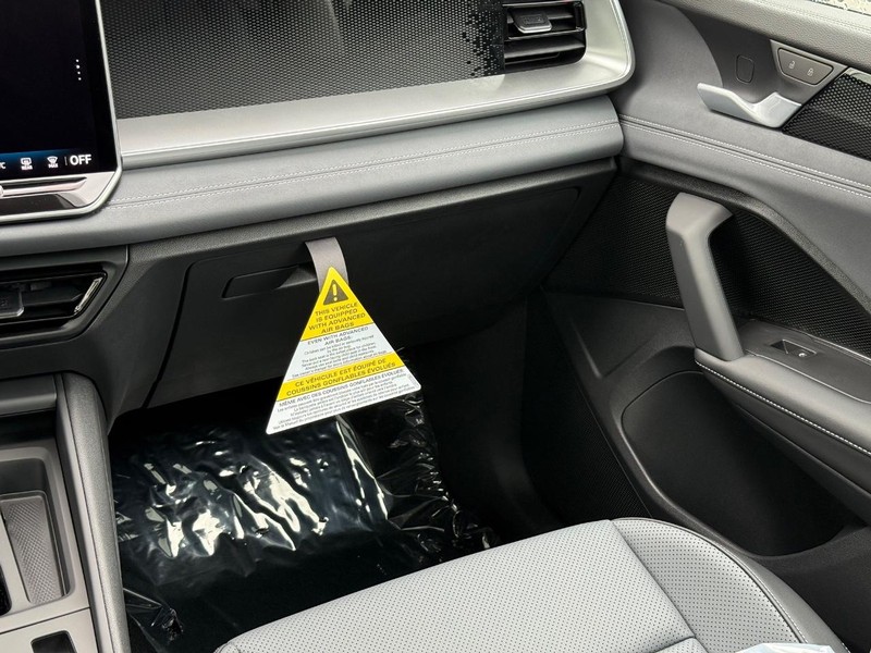 Volkswagen Tiguan Vehicle Full-screen Gallery Image 8