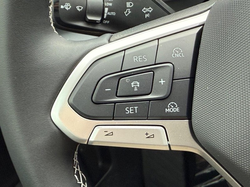 Volkswagen Tiguan Vehicle Full-screen Gallery Image 9