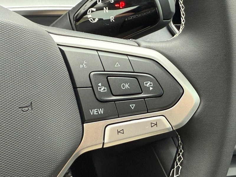 Volkswagen Tiguan Vehicle Full-screen Gallery Image 10