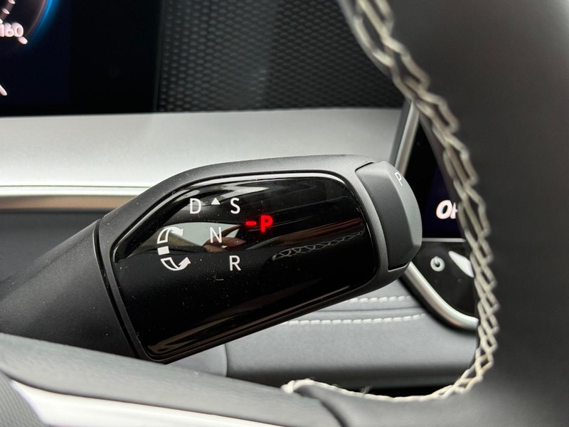 Volkswagen Tiguan Vehicle Full-screen Gallery Image 11