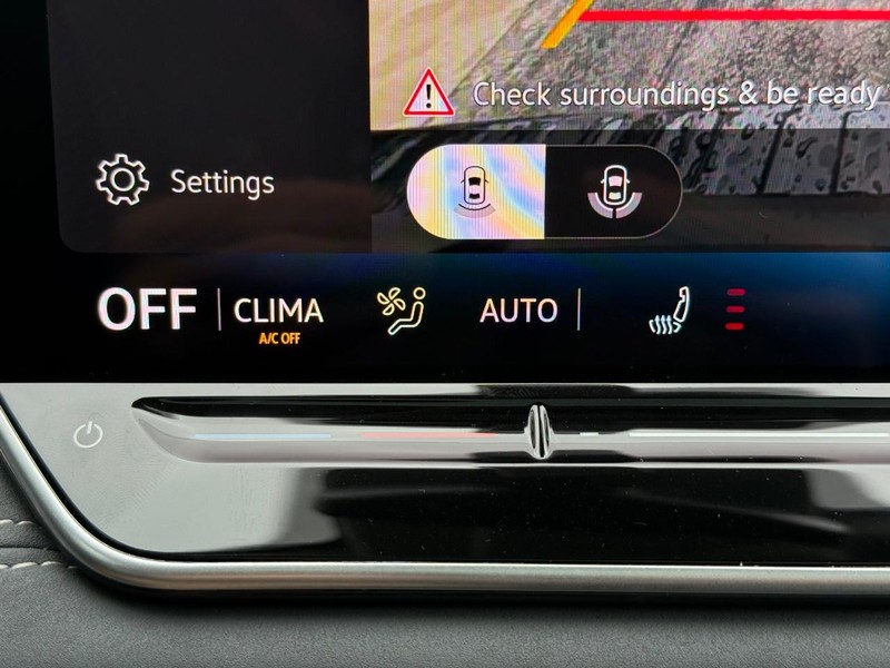 Volkswagen Tiguan Vehicle Full-screen Gallery Image 13