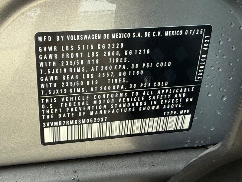 Volkswagen Tiguan Vehicle Full-screen Gallery Image 16