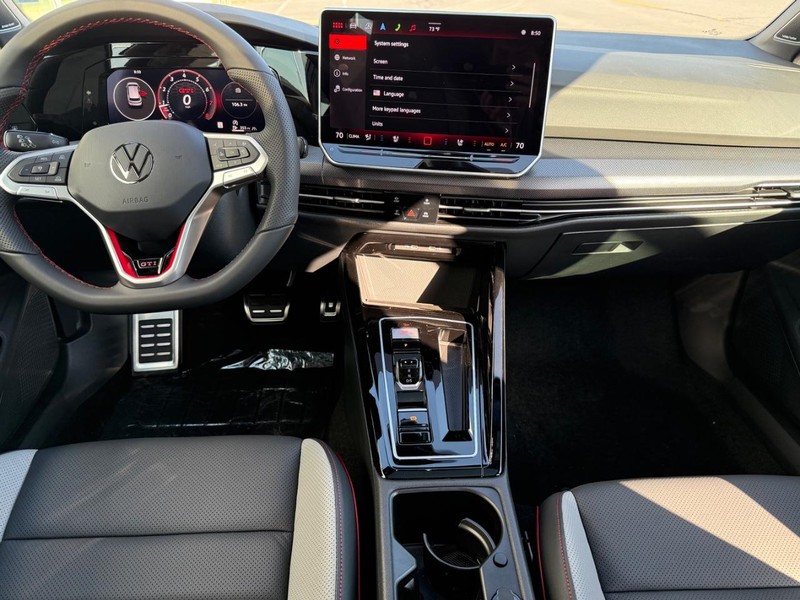 Volkswagen Golf GTI Vehicle Full-screen Gallery Image 6