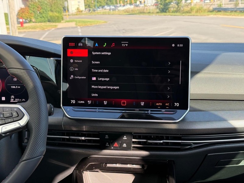 Volkswagen Golf GTI Vehicle Full-screen Gallery Image 7