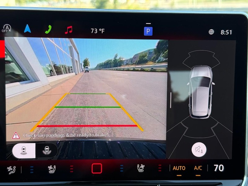 Volkswagen Golf GTI Vehicle Full-screen Gallery Image 13