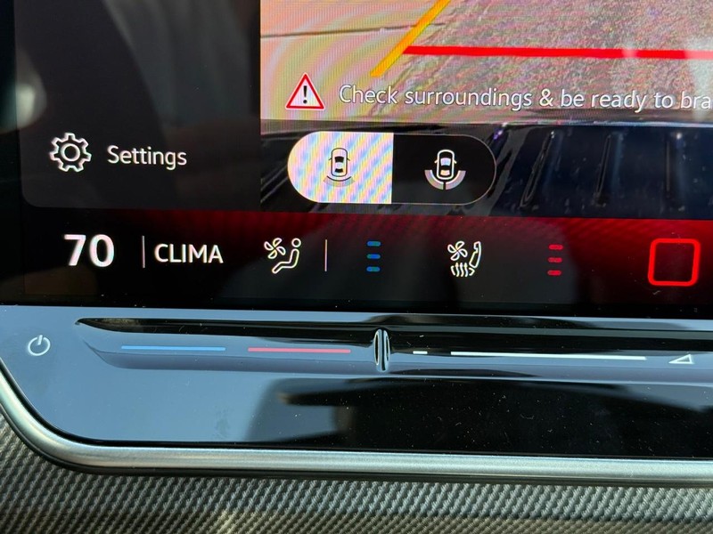 Volkswagen Golf GTI Vehicle Full-screen Gallery Image 14