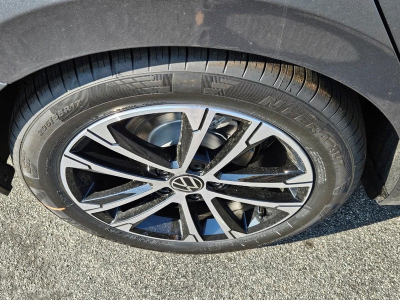 Volkswagen Jetta Vehicle Full-screen Gallery Image 4