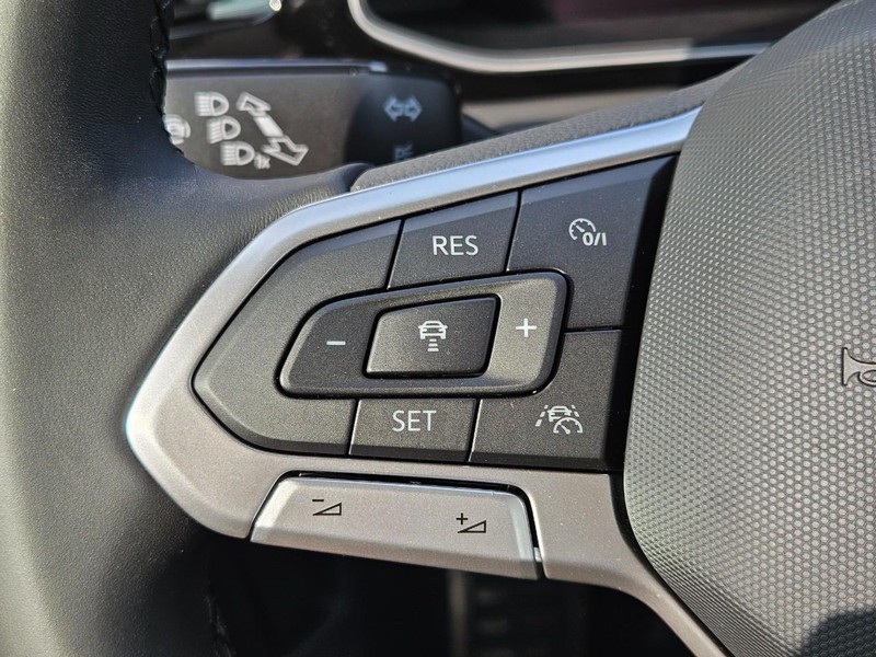 Volkswagen Jetta Vehicle Full-screen Gallery Image 11