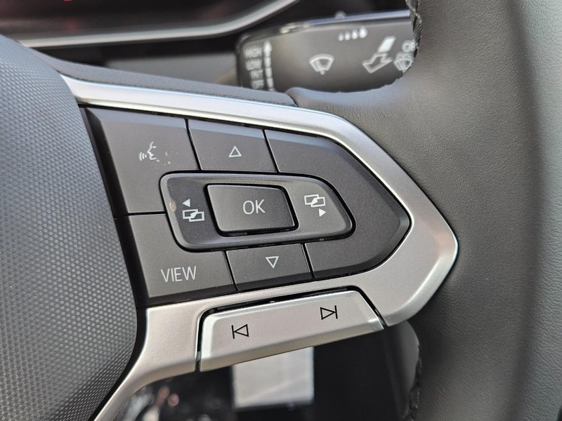 Volkswagen Jetta Vehicle Full-screen Gallery Image 12