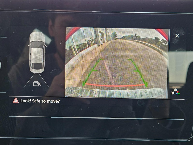 Volkswagen Jetta Vehicle Full-screen Gallery Image 13