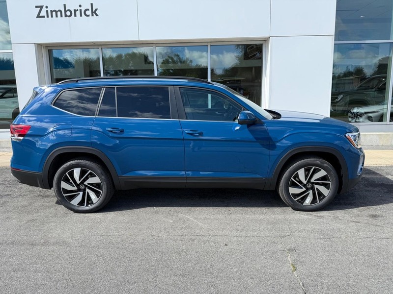 Volkswagen Atlas Vehicle Full-screen Gallery Image 2