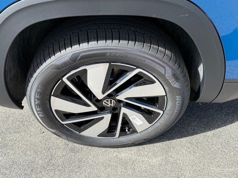 Volkswagen Atlas Vehicle Full-screen Gallery Image 4