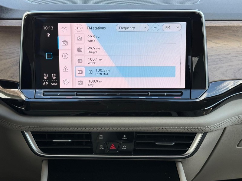 Volkswagen Atlas Vehicle Full-screen Gallery Image 8