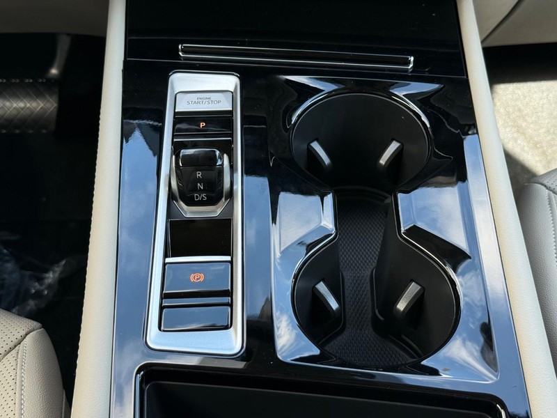 Volkswagen Atlas Vehicle Full-screen Gallery Image 9