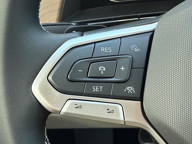 Volkswagen Atlas Vehicle Full-screen Gallery Image 12