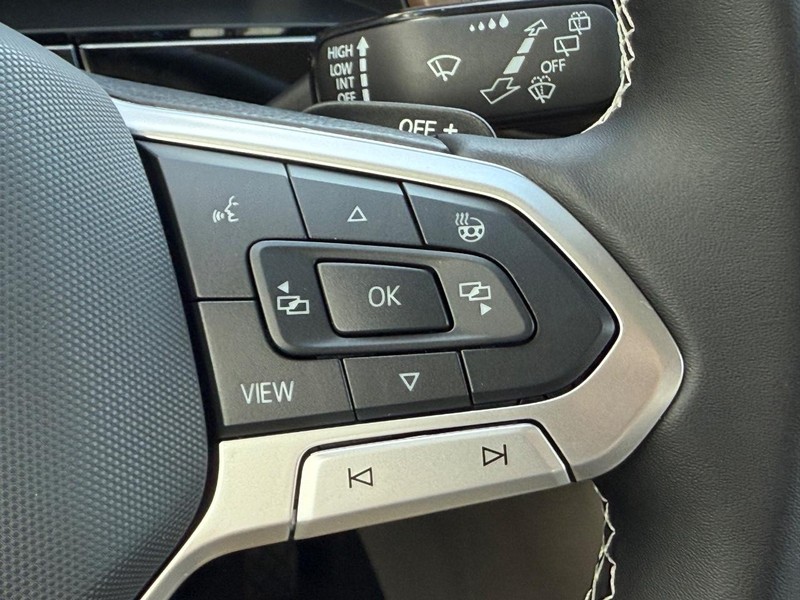 Volkswagen Atlas Vehicle Full-screen Gallery Image 13