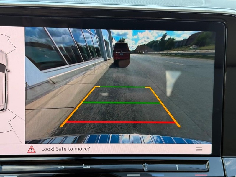 Volkswagen Atlas Vehicle Full-screen Gallery Image 14