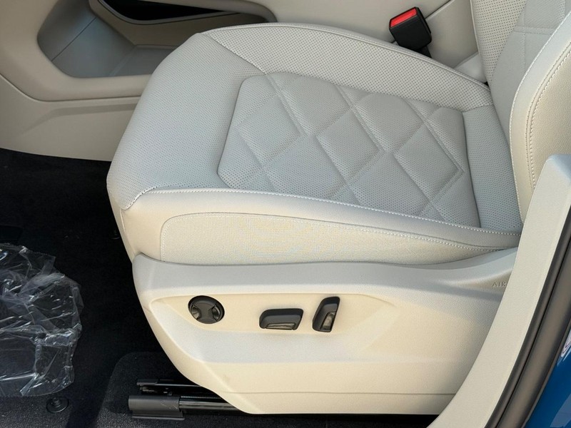 Volkswagen Atlas Vehicle Full-screen Gallery Image 17