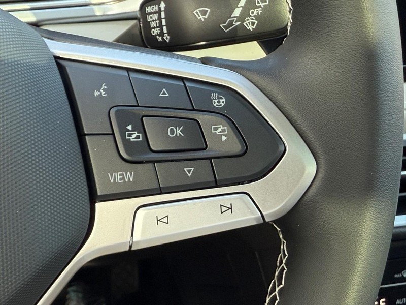 Volkswagen Taos Vehicle Full-screen Gallery Image 11