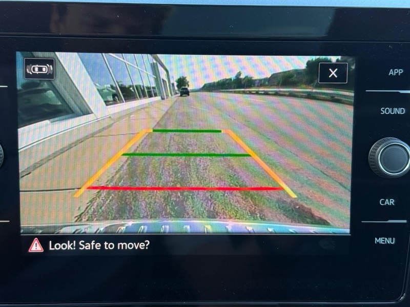 Volkswagen Taos Vehicle Full-screen Gallery Image 12