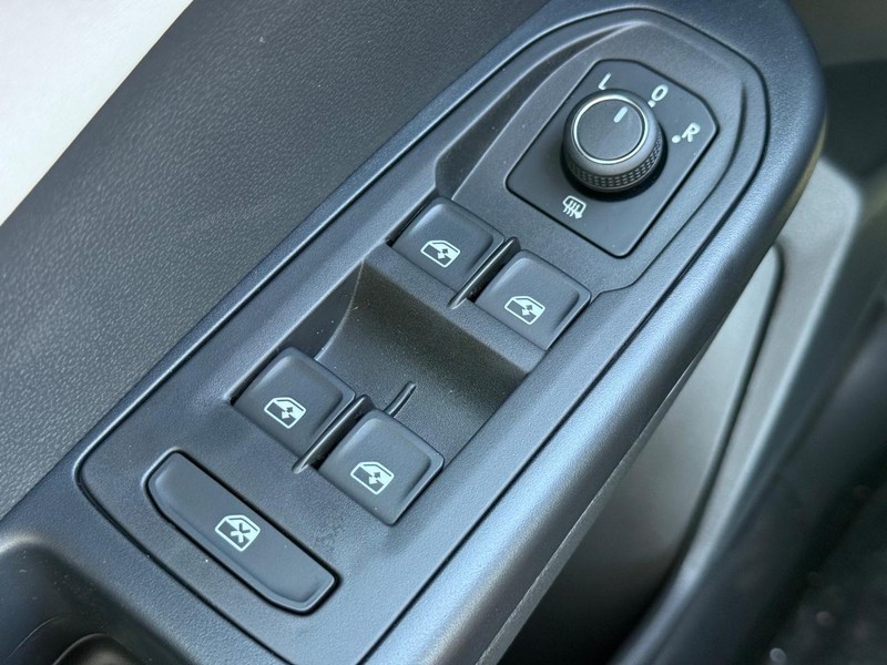 Volkswagen Taos Vehicle Full-screen Gallery Image 14