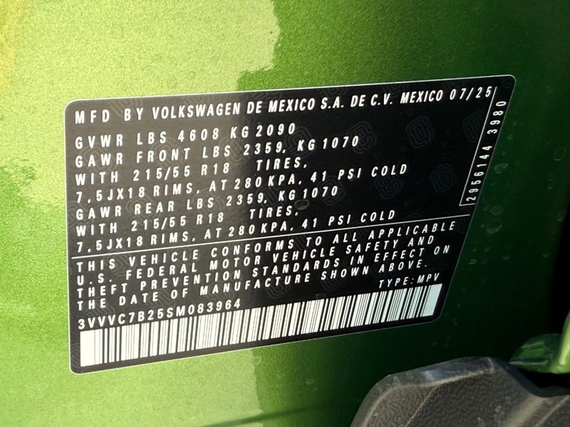 Volkswagen Taos Vehicle Full-screen Gallery Image 16