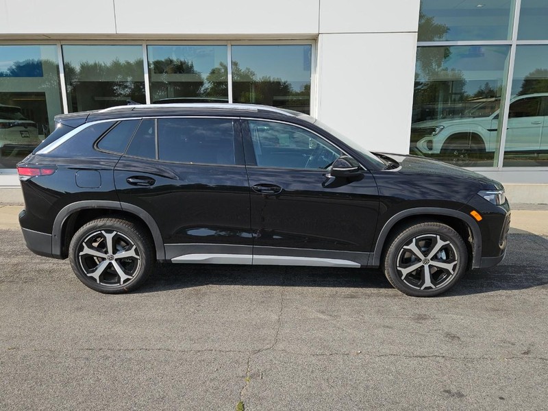 Volkswagen Tiguan Vehicle Full-screen Gallery Image 2