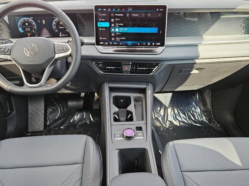 Volkswagen Tiguan Vehicle Full-screen Gallery Image 6