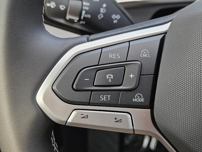 Volkswagen Tiguan Vehicle Full-screen Gallery Image 10