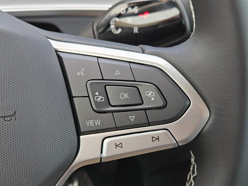 Volkswagen Tiguan Vehicle Full-screen Gallery Image 11