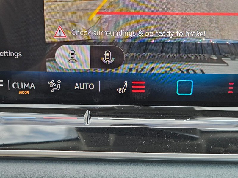 Volkswagen Tiguan Vehicle Full-screen Gallery Image 14