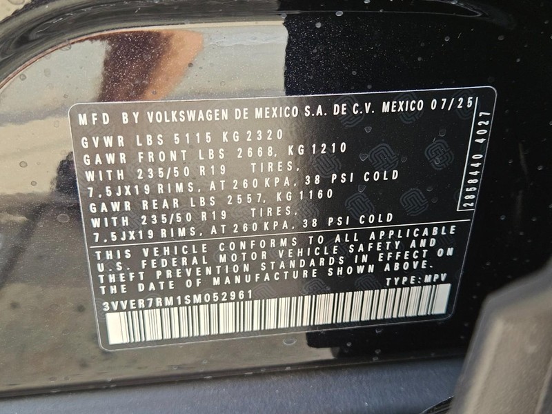 Volkswagen Tiguan Vehicle Full-screen Gallery Image 17