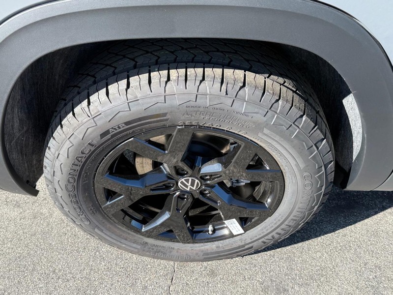 Volkswagen Atlas Vehicle Full-screen Gallery Image 4