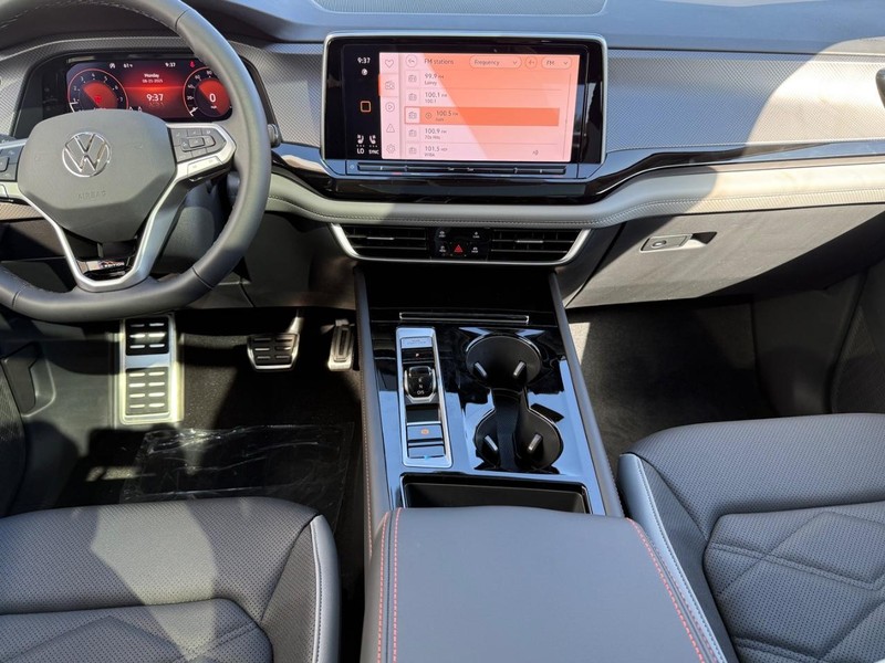 Volkswagen Atlas Vehicle Full-screen Gallery Image 7