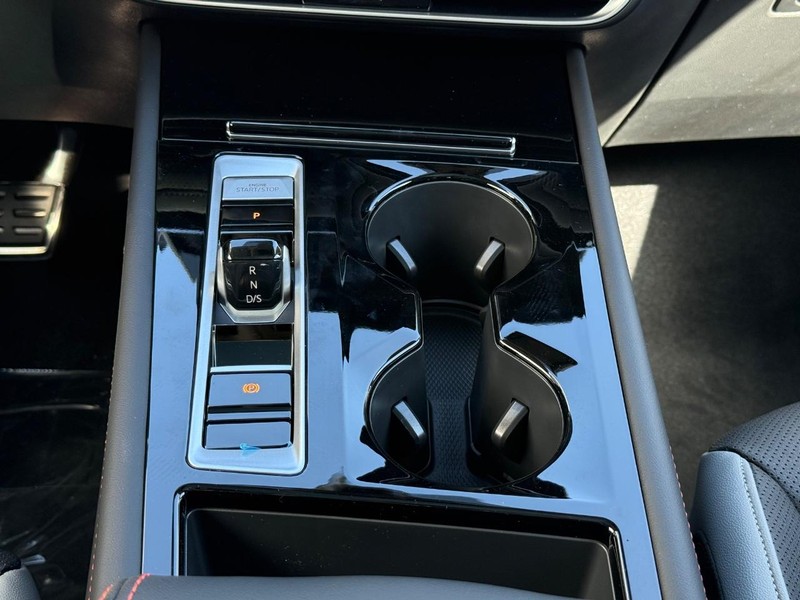 Volkswagen Atlas Vehicle Full-screen Gallery Image 9