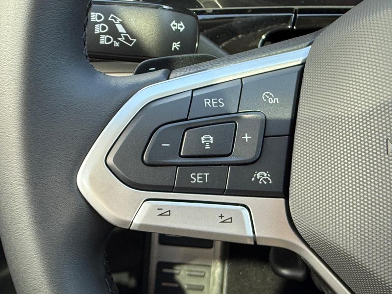 Volkswagen Atlas Vehicle Full-screen Gallery Image 12