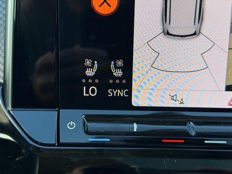 Volkswagen Atlas Vehicle Full-screen Gallery Image 16