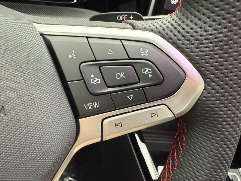 Volkswagen Golf GTI Vehicle Full-screen Gallery Image 10