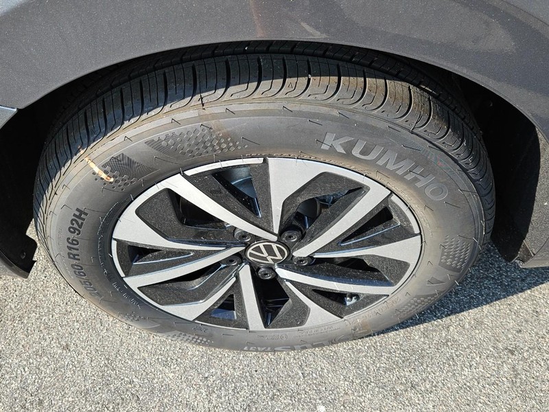 Volkswagen Jetta Vehicle Full-screen Gallery Image 4