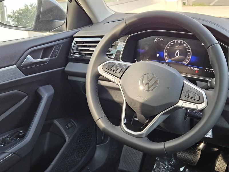 Volkswagen Jetta Vehicle Full-screen Gallery Image 9