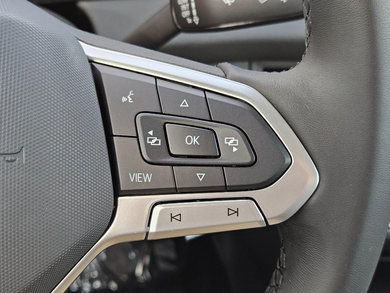 Volkswagen Jetta Vehicle Full-screen Gallery Image 12