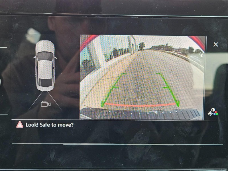 Volkswagen Jetta Vehicle Full-screen Gallery Image 13