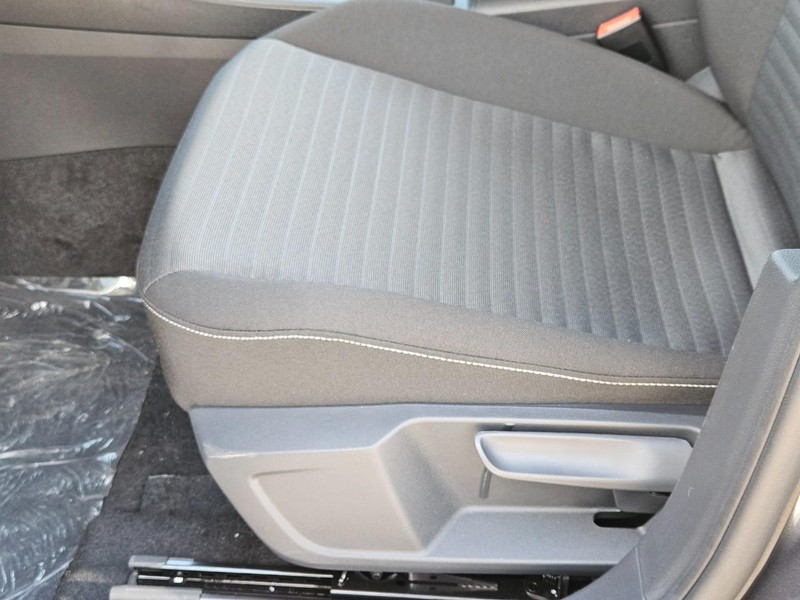 Volkswagen Jetta Vehicle Full-screen Gallery Image 15