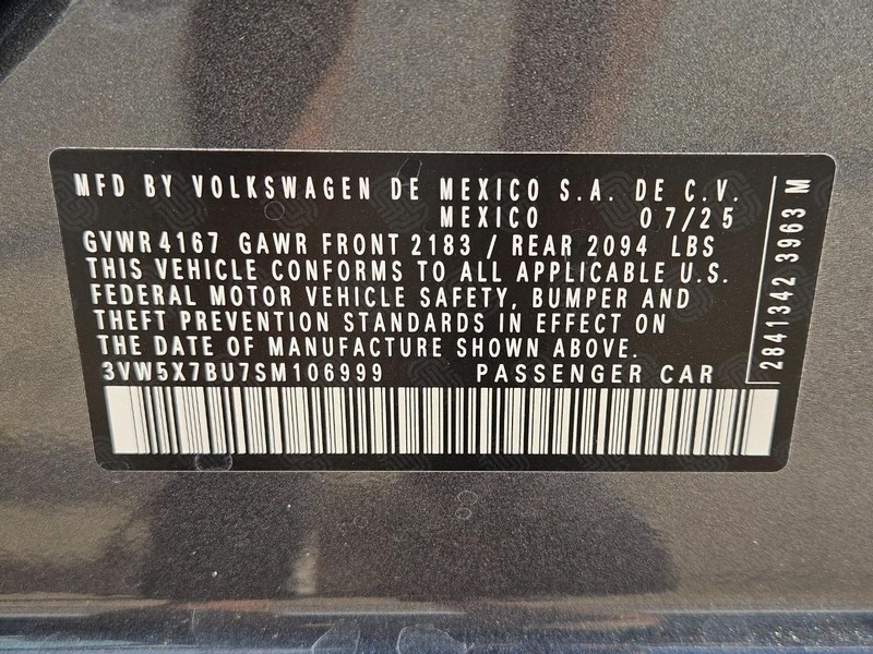 Volkswagen Jetta Vehicle Full-screen Gallery Image 16