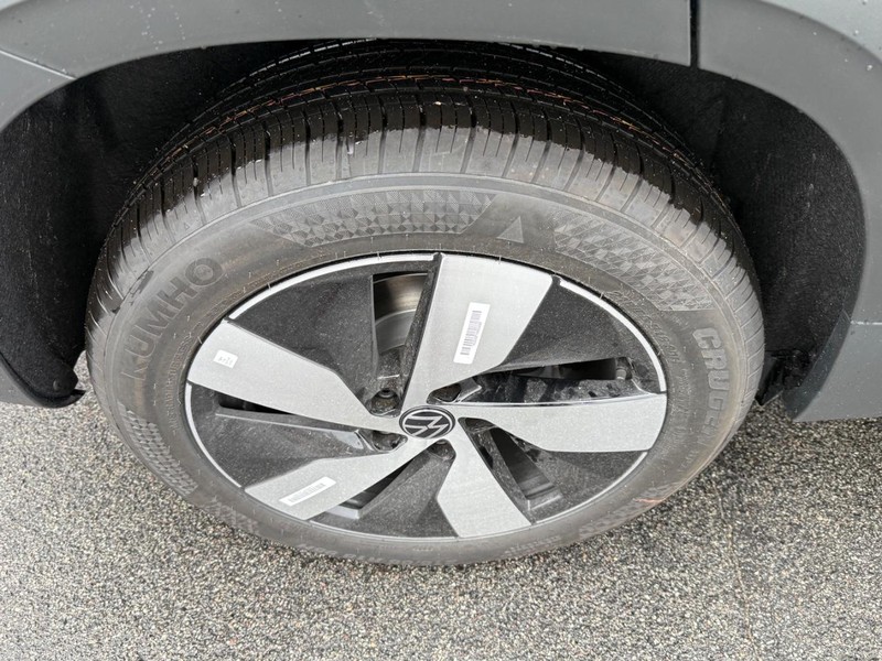 Volkswagen Taos Vehicle Full-screen Gallery Image 4